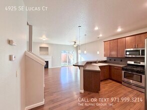 4925 SE Lucas Ct in Milwaukie, OR - Building Photo - Building Photo