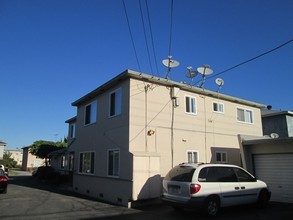 10030 Wiley Burke Ave in Downey, CA - Foto de edificio - Building Photo