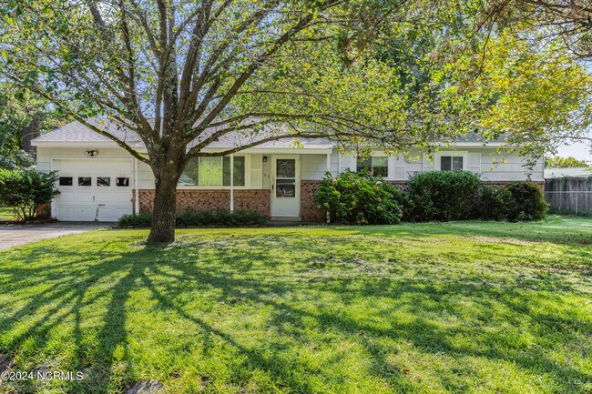 102 Ivey Ct in Jacksonville, NC - Building Photo - Building Photo