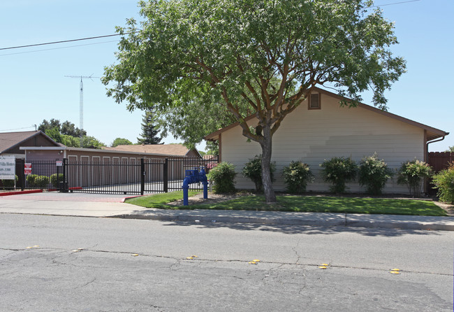 Emerald Villas Cottage Homes in Modesto, CA - Foto de edificio - Building Photo