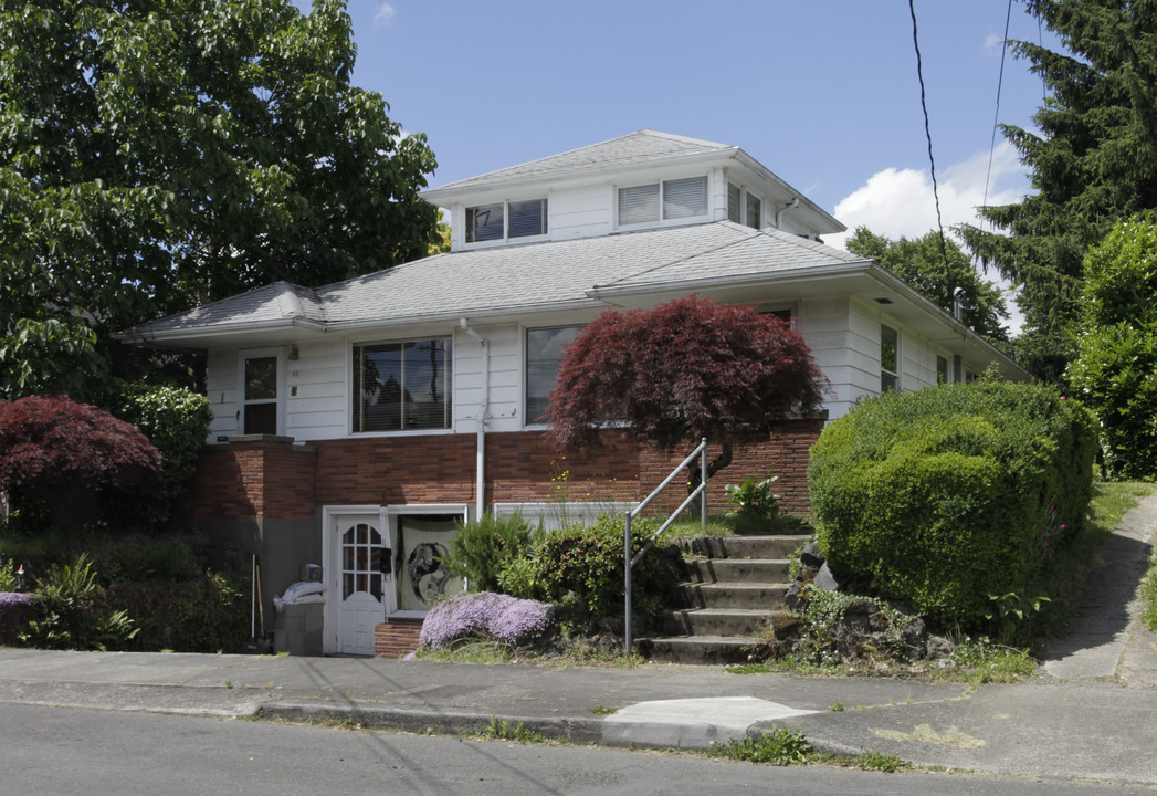 11 NE 56th Ave in Portland, OR - Building Photo