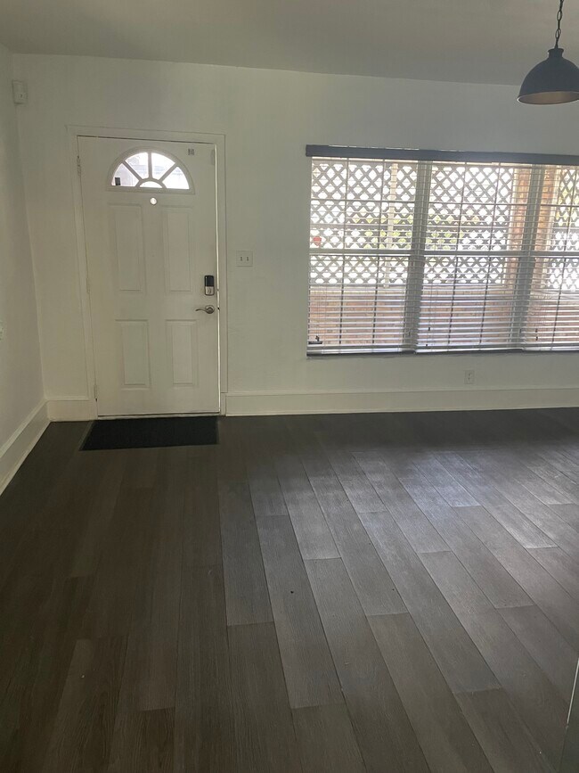 131 SE 2nd Ave in Dania Beach, FL - Building Photo - Building Photo