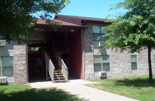 Meadow Lane Apartments in Pekin, IL - Building Photo