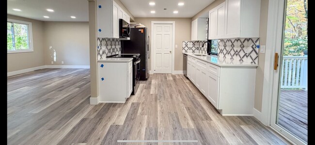 573 Maple Sq, Unit Studio in Wayzata, MN - Building Photo - Building Photo