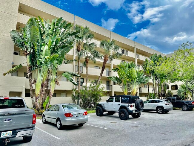 2900 NW 42nd Ave in Coconut Creek, FL - Foto de edificio - Building Photo