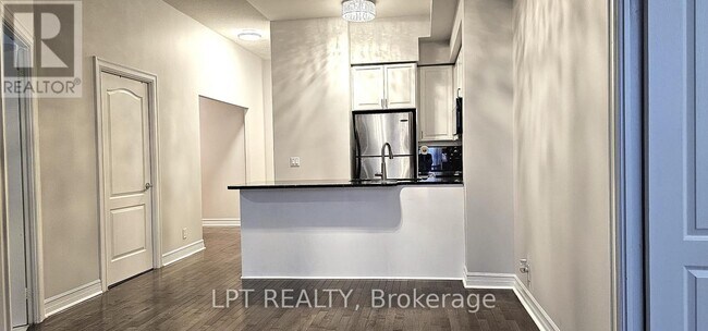 1 Elm Dr W in Mississauga, ON - Building Photo - Building Photo