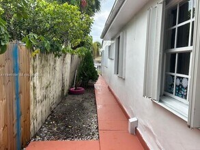 3361 NW 16th St in Miami, FL - Building Photo - Building Photo
