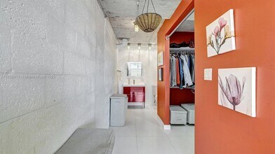 111 Golden Isles Dr, Unit G2 in Hallandale Beach, FL - Building Photo - Building Photo