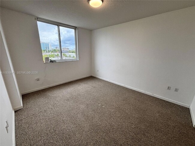 2775 NE 187th St, Unit 403 in Aventura, FL - Foto de edificio - Building Photo