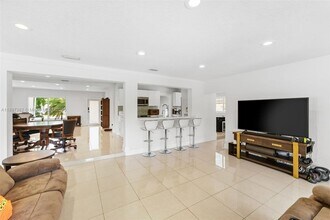 9425 N Miami Ave in Miami Shores, FL - Building Photo - Building Photo