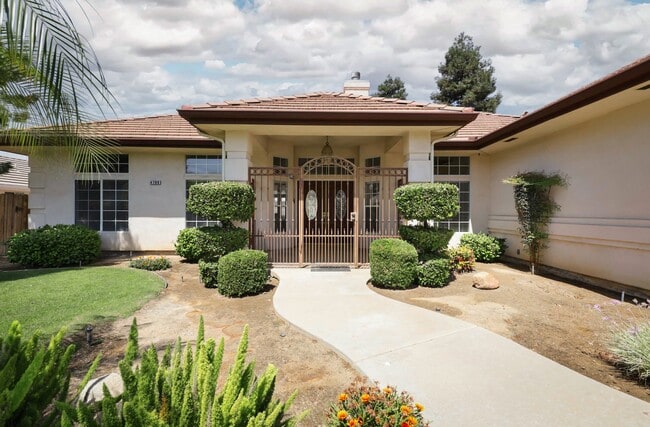 4709 Laurel Springs Dr in Bakersfield, CA - Foto de edificio - Building Photo