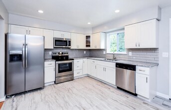 3704 Oaklawn Rd in Fort Washington, MD - Building Photo - Building Photo
