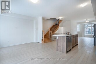 65 Riley Reed Ln in Richmond Hill, ON - Building Photo - Building Photo