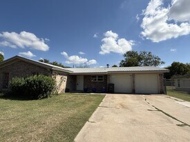 1906 N 60th St in Killeen, TX - Building Photo
