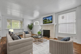 716 N Walnut St, Unit 1 in Lansing, MI - Foto de edificio - Building Photo