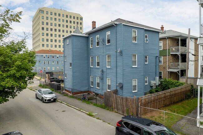 14 Hudson St in Worcester, MA - Building Photo - Building Photo