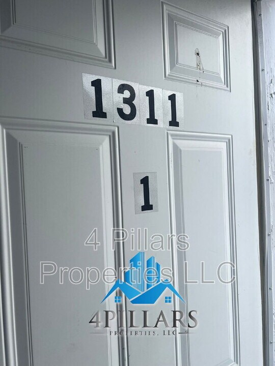 1311 E Columbus Dr in East Chicago, IN - Foto de edificio