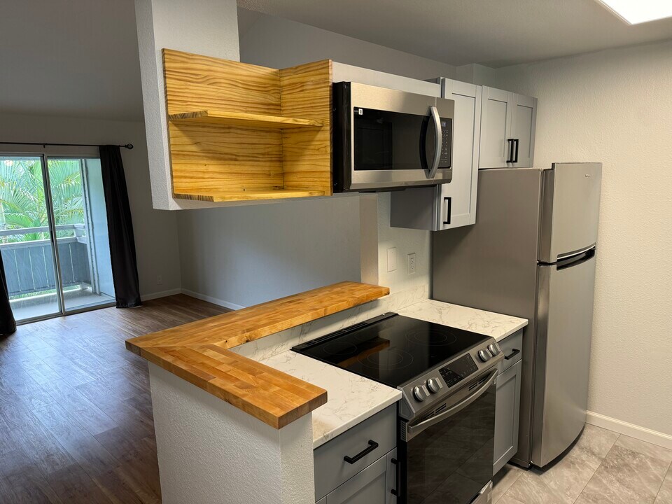 95-664 Wikao St in Mililani, HI - Foto de edificio