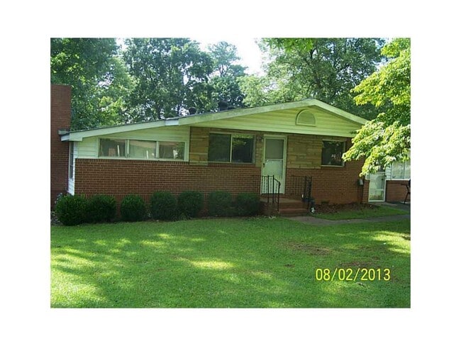 property at 3617 Lakeshore Dr