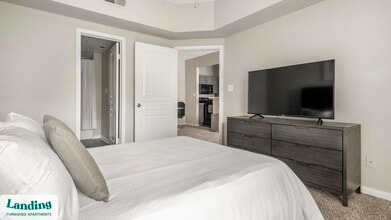 2500 Woodland Park Dr, Unit N306 in Houston, TX - Building Photo - Building Photo