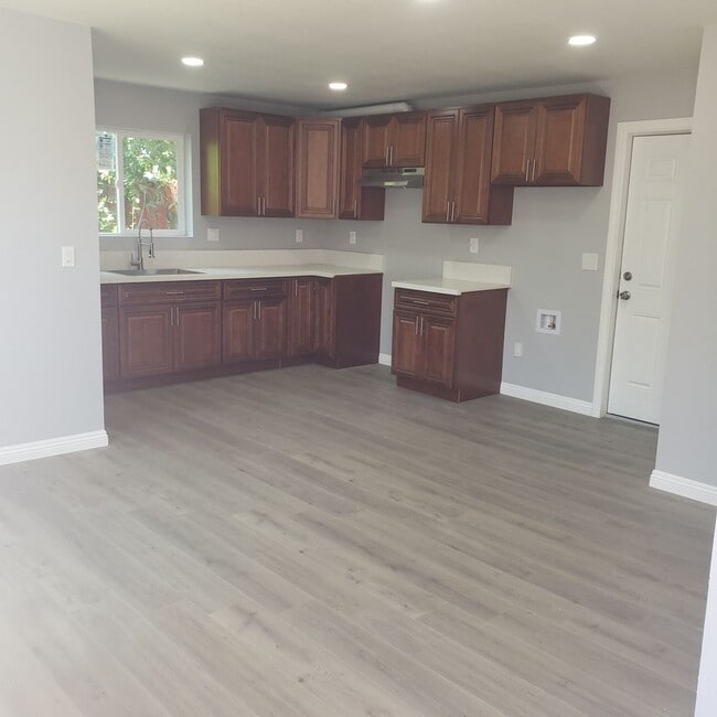 property at 715 E Philadelphia St