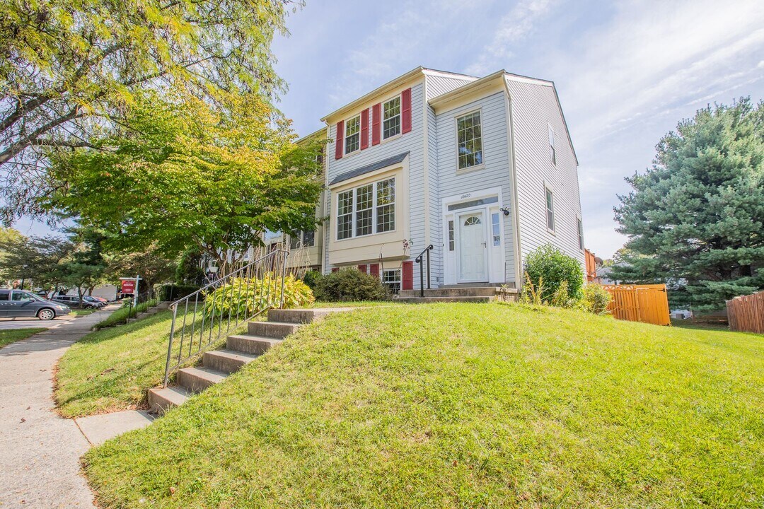 18420 Honeylocust Cir in Gaithersburg, MD - Building Photo