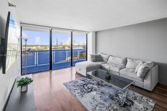 20515 E Country Club Dr in Aventura, FL - Building Photo - Building Photo
