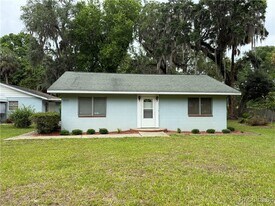 8035 E Gospel Island Rd in Inverness, FL - Building Photo