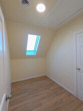 1324 W Holt Ave, Unit 1324A Upper in Milwaukee, WI - Foto de edificio - Building Photo