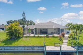1904 NE 19th Ave in Cape Coral, FL - Building Photo - Building Photo