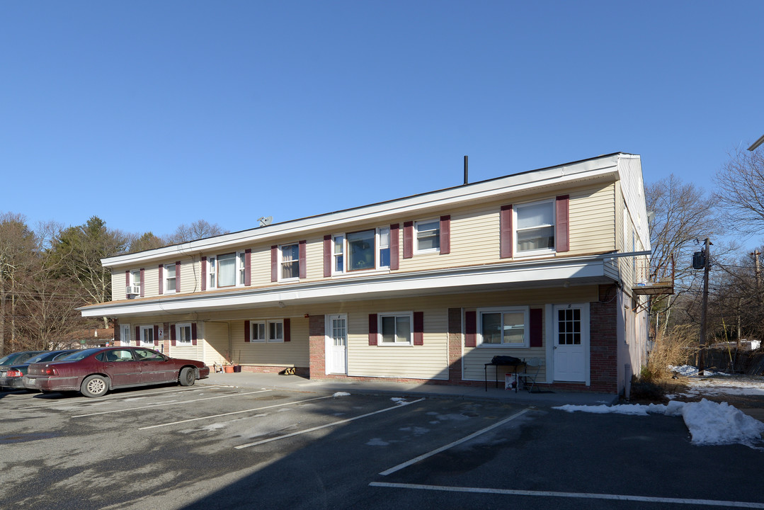 Douglas Plaza Apartments in Smithfield, RI - Foto de edificio