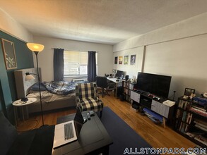 1110 Commonwealth Ave in Boston, MA - Building Photo - Building Photo