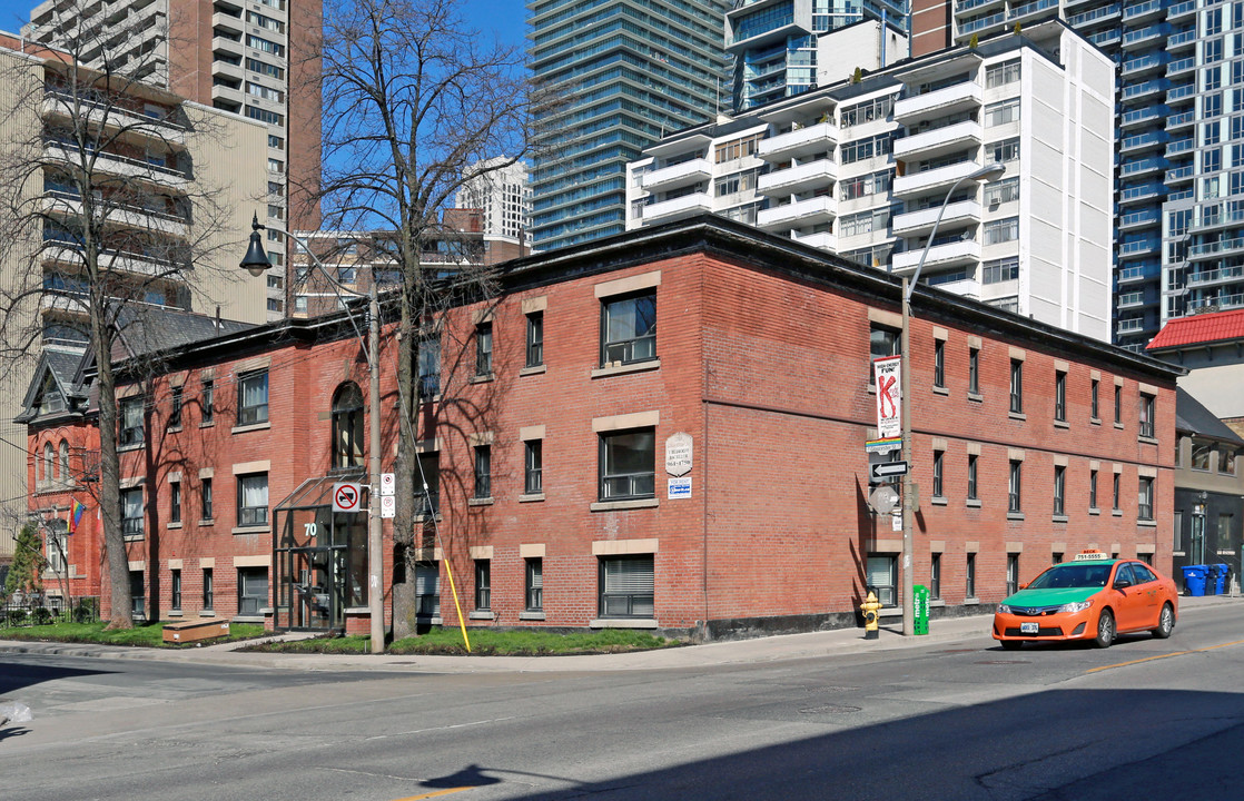 70 Gloucester St in Toronto, ON - Building Photo