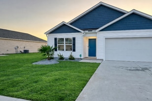 8183 E Highcroft Dr NE in Leland, NC - Building Photo