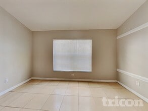 910 Albertville Ct in Kissimmee, FL - Foto de edificio - Building Photo