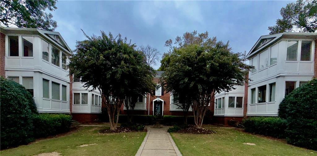 115 Peachtree Memorial Dr NW in Atlanta, GA - Building Photo
