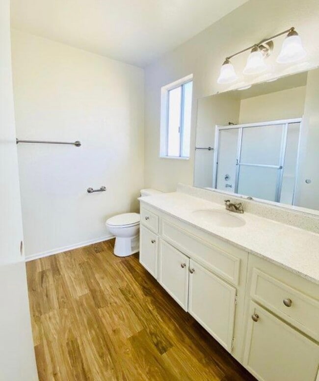 Granada Apartments in Hawthorne, CA - Foto de edificio - Building Photo
