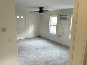 33 Putnam St in Milford, NH - Foto de edificio - Building Photo