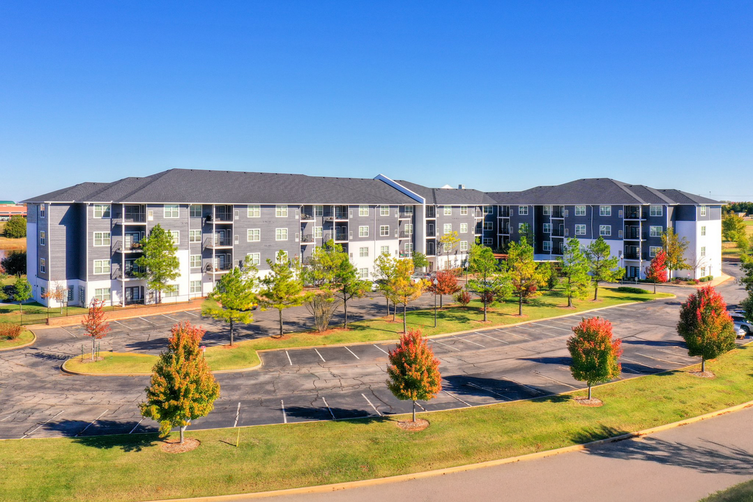 1201 at Covell Village in Edmond, OK - Building Photo