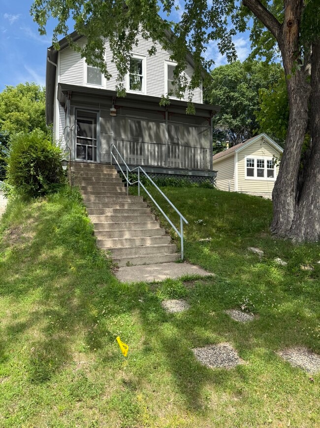 902 Maple St W, Unit #1