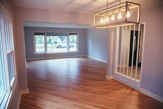 7323 N Karlov Ave in Lincolnwood, IL - Building Photo - Building Photo