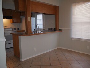 4949 Hamilton Wolfe in San Antonio, TX - Building Photo - Building Photo