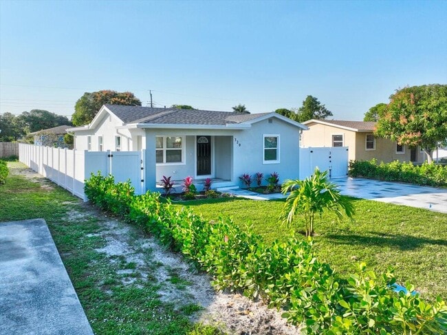 320 NW 6th Ave in Delray Beach, FL - Building Photo - Building Photo