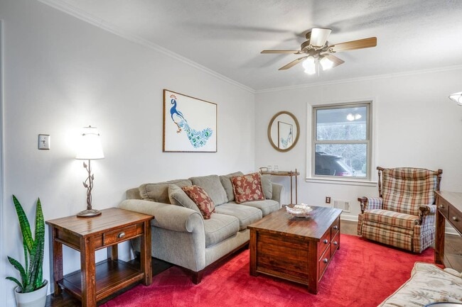 2461 Fontaine Circle, Unit Entire Property in Decatur, GA - Foto de edificio - Building Photo