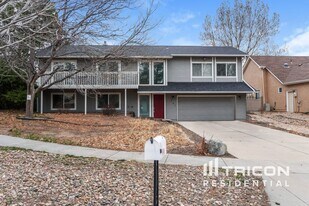 441 Valley Hi Cir in Colorado Springs, CO - Building Photo