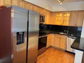 4050 NE 12th Terrace in Oakland Park, FL - Foto de edificio - Building Photo