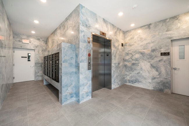 242 Spring St, Unit 505 in Paterson, NJ - Building Photo - Building Photo