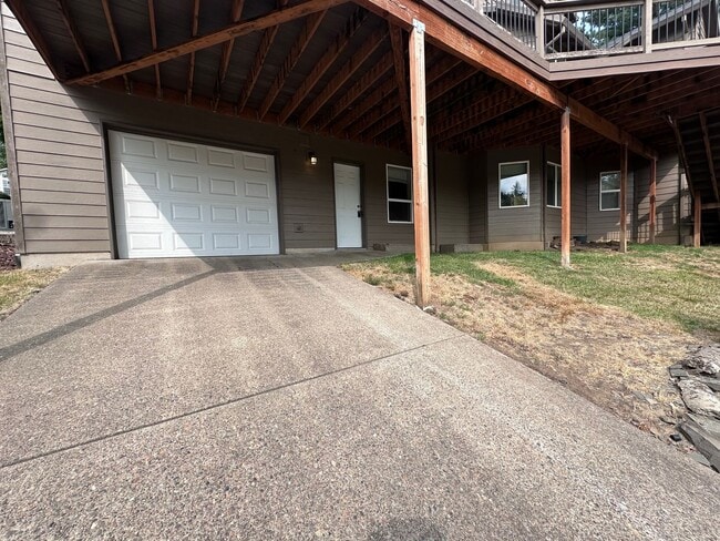 5338 SE Woodland Dr in Gresham, OR - Building Photo - Building Photo