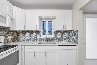 2671 Boundbrook Dr S in West Palm Beach, FL - Foto de edificio - Building Photo