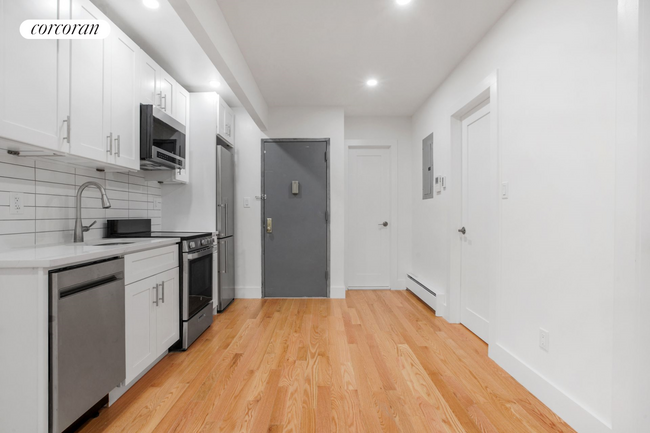 337 E 54th St-Unit -3B in New York, NY - Building Photo - Building Photo